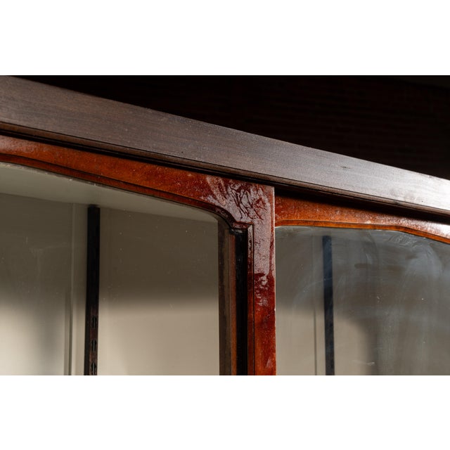 Early 20th Century Oak Display Cabinet With White Interior For Sale In Chicago - Image 6 of 15