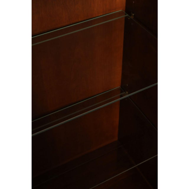 1980s Stickley Traditional Style Cherry Breakfront China Cabinet For Sale - Image 5 of 18
