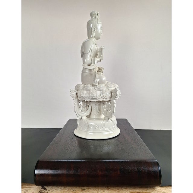 Chinese DeHua Porcelain Seated Buddha on a Lotus Throne For Sale - Image 4 of 9
