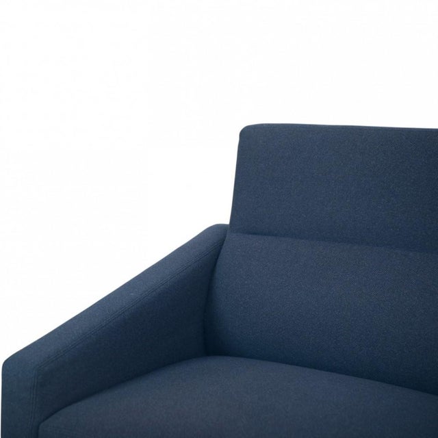 3303 Three-Seater Airport Sofa in Blue Fabric by Arne Jacobsen, 1980s For Sale - Image 3 of 18