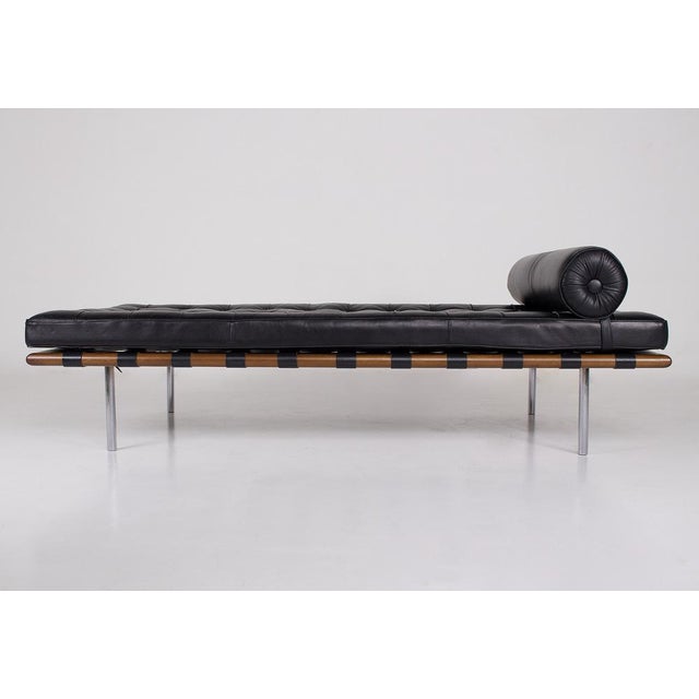 Daybed or daybed in black tufted leather, designed by Ludwig Mies van der Rohe (1886-1969) for Knoll Studio, circa 2000....