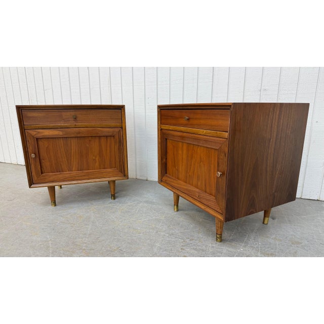 Mid-Century Modern Mid-Century Modern Walnut Nightstands - Set of 2 For Sale - Image 3 of 8