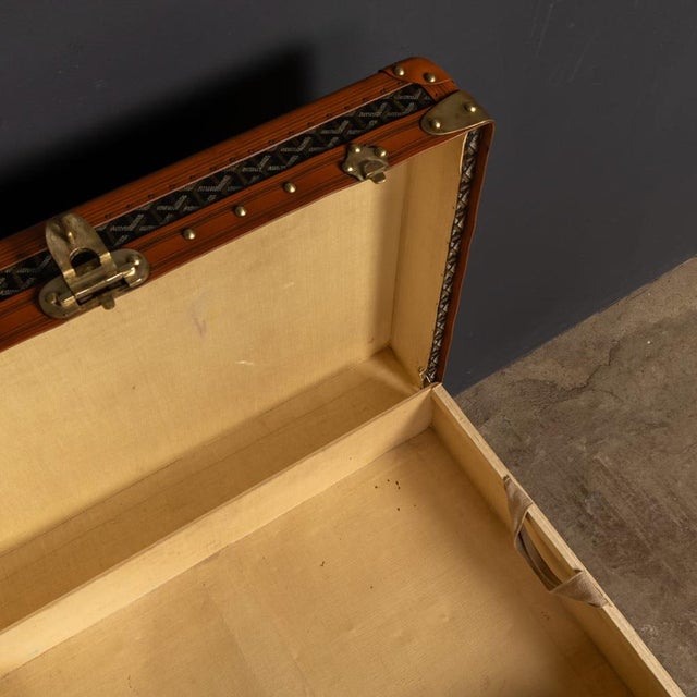 Antique French Hat Trunk in Chevron Canvas from Goyard, Paris, 1920s For Sale - Image 17 of 18