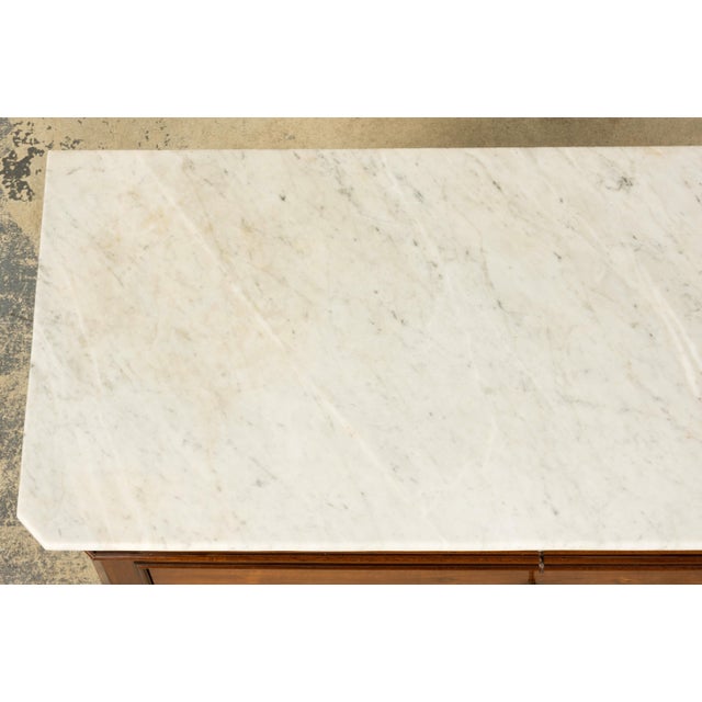 Mid-19th Century French Louis Philippe Walnut Marble Top Commode For Sale - Image 4 of 18