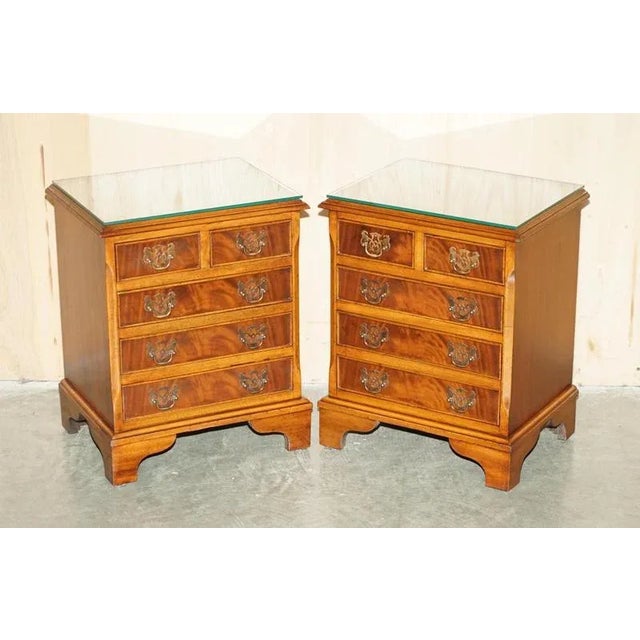 Lovely small pair of Flamed Mahogany bedside / side table sized chests of drawers A good looking well made and utilitarian...