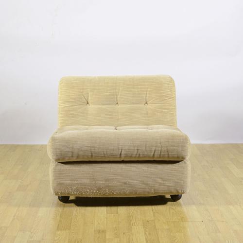 This iconic "amanta" lounge chair is a masterpiece of 1970s italian design, created by mario bellini for c&b italia....