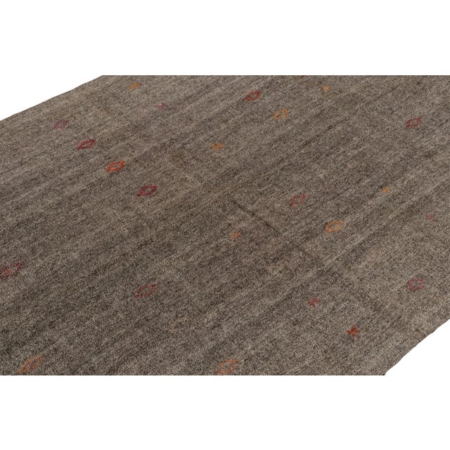 Rug & Kilim Vintage Turkish Kilim Rug in Gray Solid Striae, Subdued Multihued Embroidery For Sale - Image 4 of 8