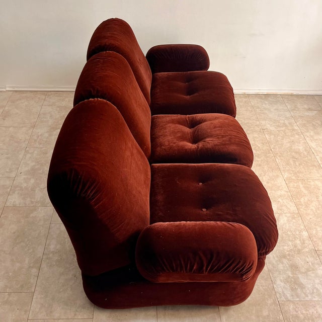 1970s Vintage Three-Seater Sofa in Burgundy Red Velvet, Italy, 1970s For Sale - Image 5 of 11
