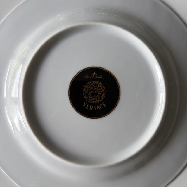 Breakfast plate Round - Ø 22.0 cm - h 2.4 cm Designed: Color This piece has an attribution mark, I am sure that it is...