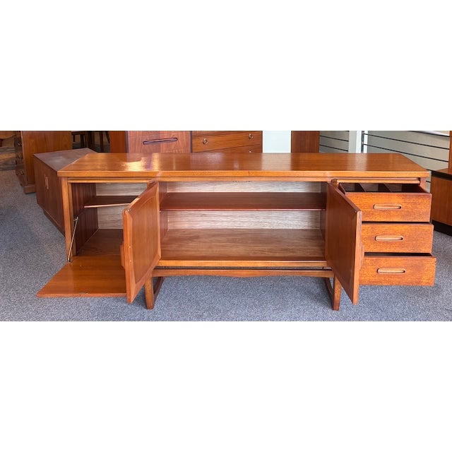 Wood Mid Century Modern Teak Credenza c.1960 For Sale - Image 7 of 12