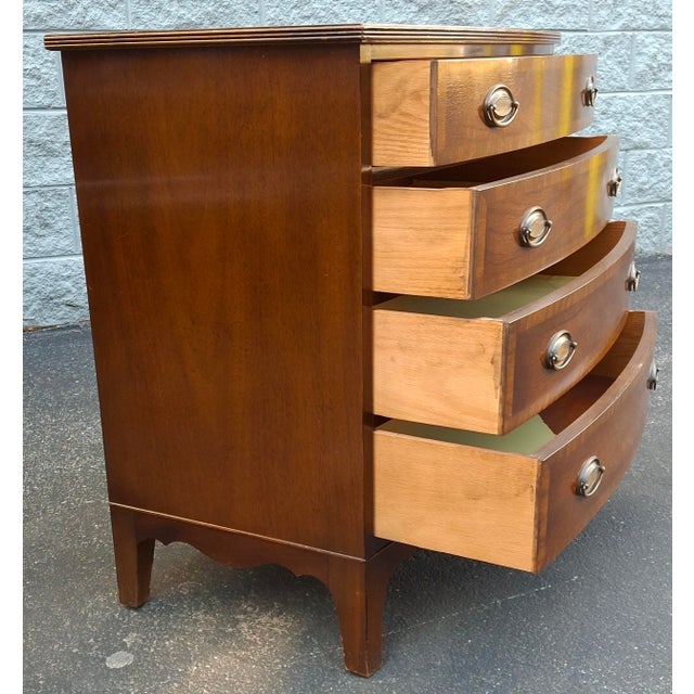 Wood Mid 20th Century Federal Style Banded Mahogany Bow-Front Chest of Drawers For Sale - Image 7 of 12
