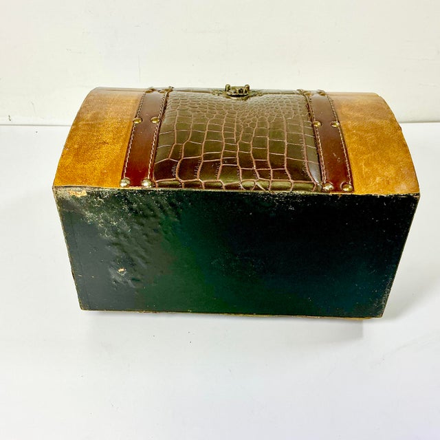 1980s Vintage Americana Boho Chic Wood and Faux Alligator Leather Box, After Ralph Lauren For Sale - Image 16 of 16