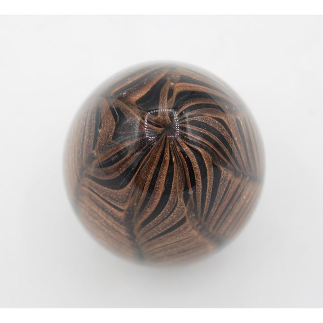 Murano Mid-20th Century Barovier & Toso, Murano Art Glass Egg Paperweight For Sale - Image 4 of 5