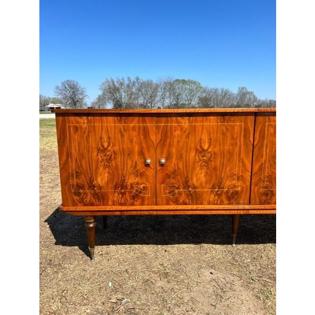 1940s French Art Deco Burl Walnut Sideboard / Buffet For Sale - Image 6 of 13