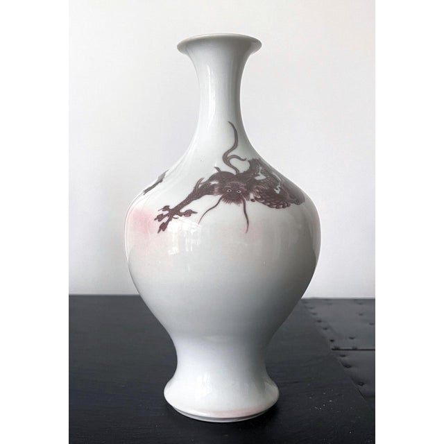 Ceramic Japanese Porcelain Glazed Vase with Dragon Design Mazuku Kozan For Sale - Image 7 of 16