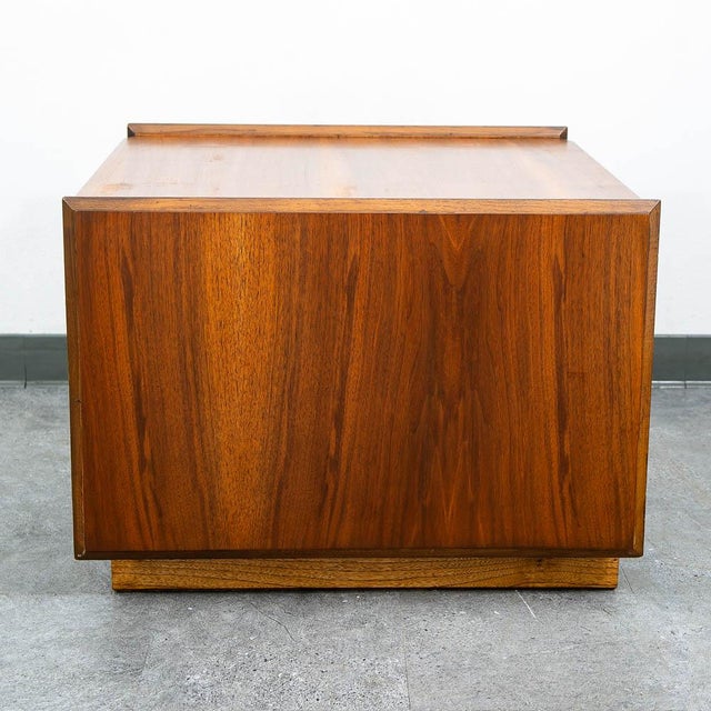 Wood Mid Century Modern End Table Lane Attributed Cabinet Square Walnut 2 Doors Side Table MCM For Sale - Image 7 of 10