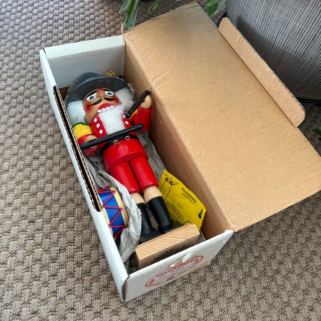 Figurative 1980s German Steinbach 'Drummer Boy' Handcrafted Nutcracker For Sale - Image 3 of 9