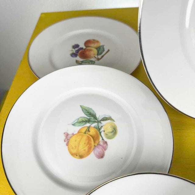 Dessert Plates and Dinner Plate with Fruit Decoration by Richard Ginori, Set of 7 For Sale - Image 3 of 8