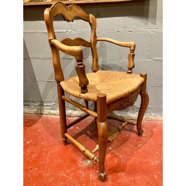 what a cutie-pie! this little French provincial arm chair is just perfect. I can just see it in a bathroom with towels...