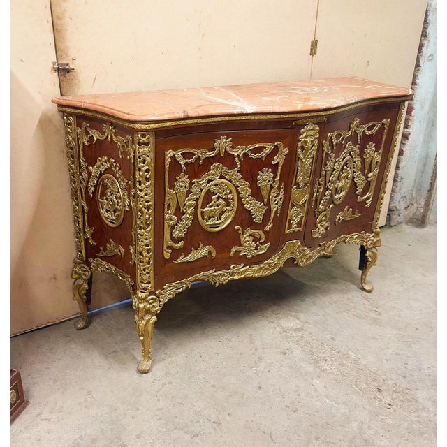 Discover the timeless elegance of our unique piece of furniture in bronze. Designed for those who appreciate luxury and...