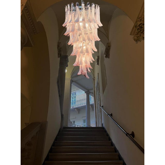 Large Italian Murano Glass Spiral Chandelier with 83 Pink Glass Petals, 1990s For Sale - Image 9 of 12