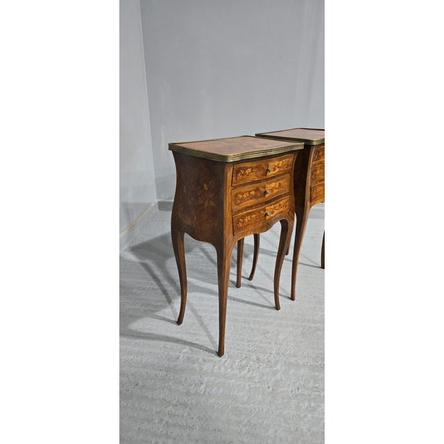 Brown French Marquetry Bedside Lamp Tables, 1900, Set of 2 For Sale - Image 8 of 12
