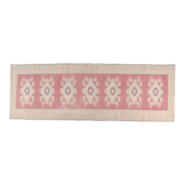1960s Hand-Knotted Medallion Rug in Rose and Ivory Rug For Sale