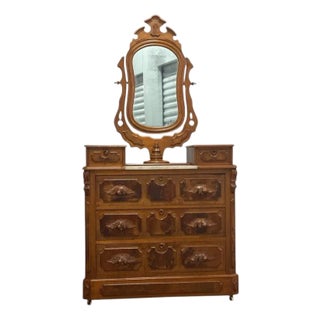 19th-Century American Victorian Walnut Dresser With Scrolled Tilting Mirror on Wheels For Sale