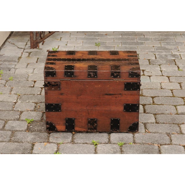 English Oak Trunk with Metal Accents and Lateral Handles, Late 19th Century For Sale - Image 4 of 12