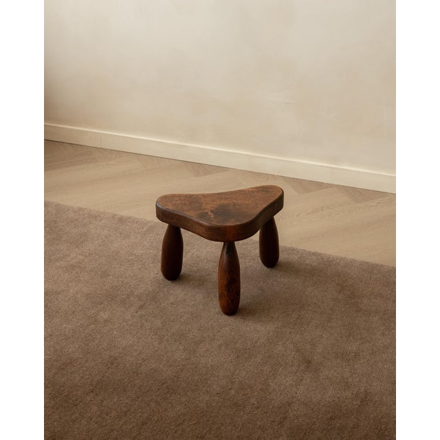 Mid-Century Modern French Brutalist Wooden Tripod Stool in Oak, 1950s For Sale - Image 3 of 8