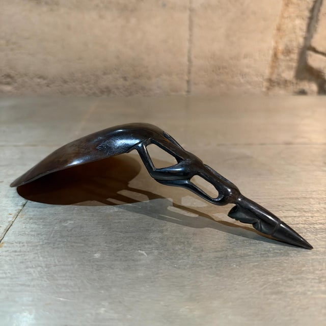 1960s Hand-Carved Indonesian Water Buffalo Horn Scoop Ornate Figural Ancestor Handle For Sale - Image 9 of 11