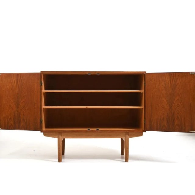 Søborg Møbelfabrik Teak & Oak Cabinet by Børge Mogensen for Søborg, 1950s For Sale - Image 4 of 9