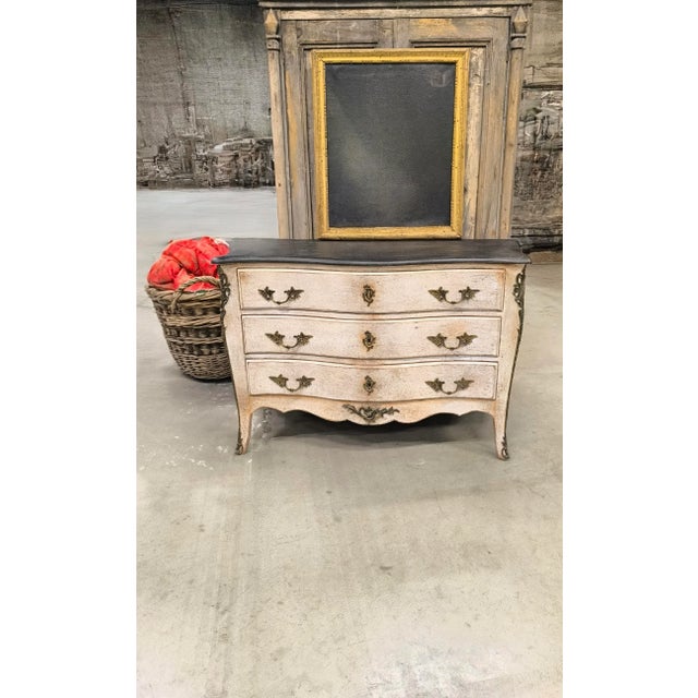 Weathered wood, black weathered wood top. 3 drawers with lock, 1 key