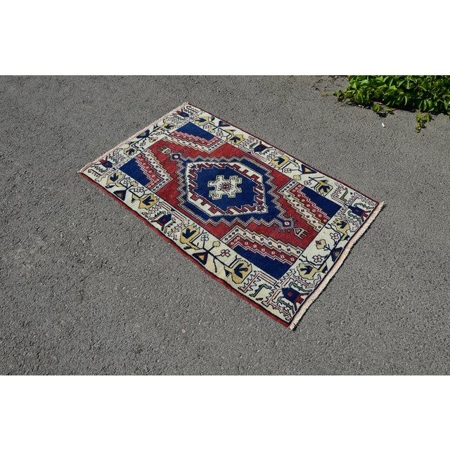 Traditional 1980s Traditional Medallion Design Hand Knotted Weave Wool Rug For Sale - Image 3 of 10