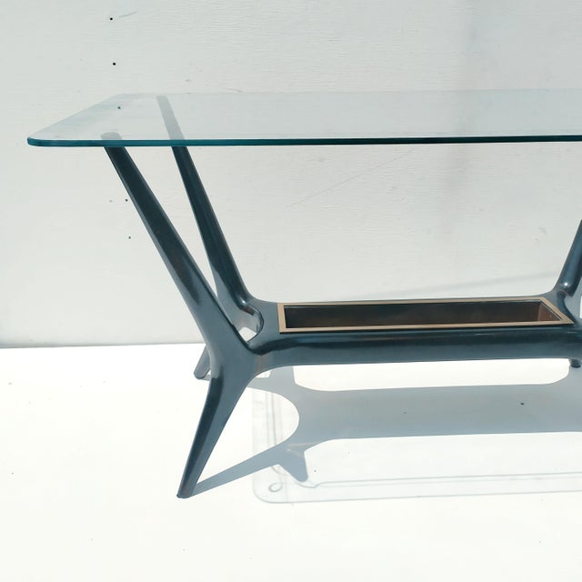 This coffee table Is attributed to Cassina for form and style. Original glass with floral decoration(look at the photo)....