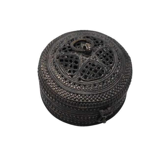 Indian Antique Ornate "Lost Wax" Cast-Brass Dhokra-Type Box With Pierced Floral Lid & Rosette Feet For Sale - Image 3 of 18