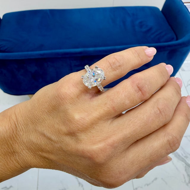 Silver 14k White Gold Igi CTW Oval Cut Lab Grown Diamond Accented Engagement Ring, Size 5.25 For Sale - Image 8 of 8