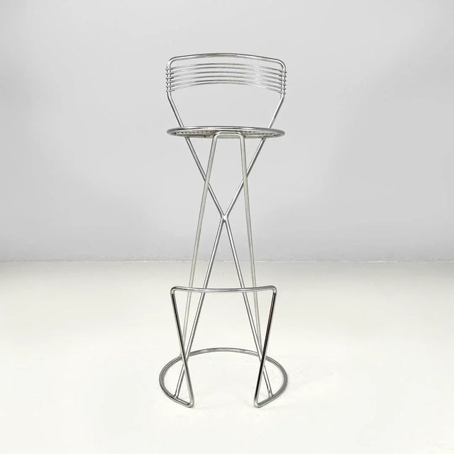 Italian postmodern round base chromed metal stool with footrest, 2000s Stool with a round base. The structure is made of...