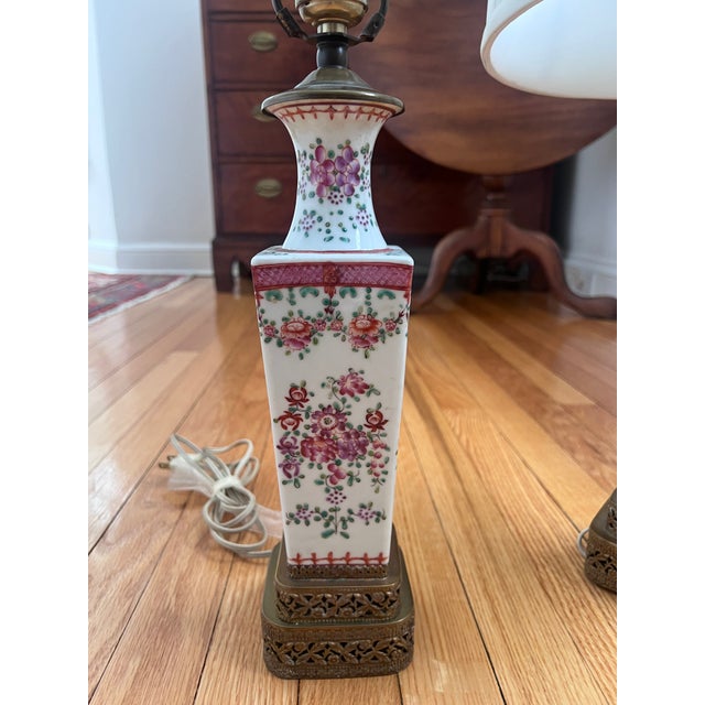1900 Chinese Vase Lamps Canton Famille Rose Porcelain Late Qing Early Republic - a Pair For Sale In New York - Image 6 of 10