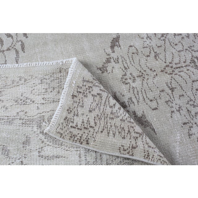 Vintage Distressed Oushak Rug – Faded Neutrals, Classic Floral Medallion -4' 9'' X 7' 11'' For Sale - Image 12 of 12