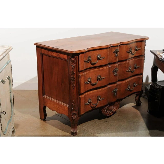 Early 18th Century 1720s French Regency Walnut Commode For Sale - Image 5 of 11