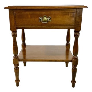 1970s Vintage Ethan Allen American Traditional Heirloom Nutmeg Maple Side Table. For Sale