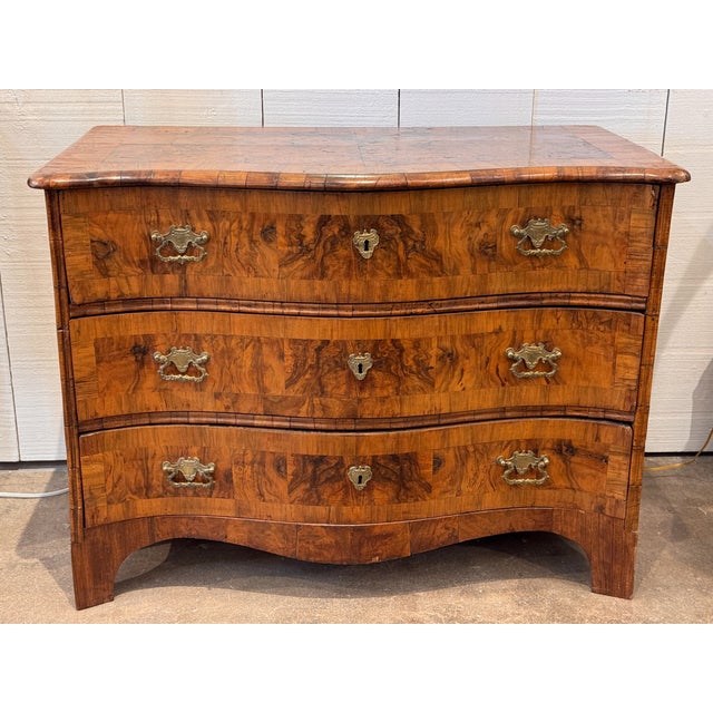 Traditional 18th Century German Walnut Serpentine Chest For Sale - Image 3 of 13