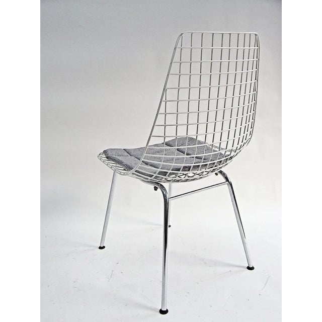 Wire Chairs in Chrome and White Steel Mesh, Set of 4 For Sale - Image 6 of 18