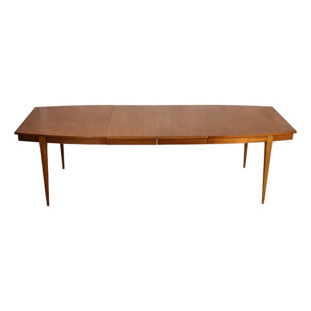 Young Manufacturing Vintage Mid Century Modern Walnut Dining Table and 2 Leafs C. 1960s For Sale