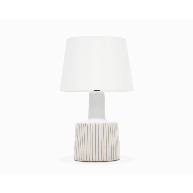Here is a charming mid century ceramic table lamp by Jane and Gordon Martz / Marshall Studios. Model 105 features a unique...