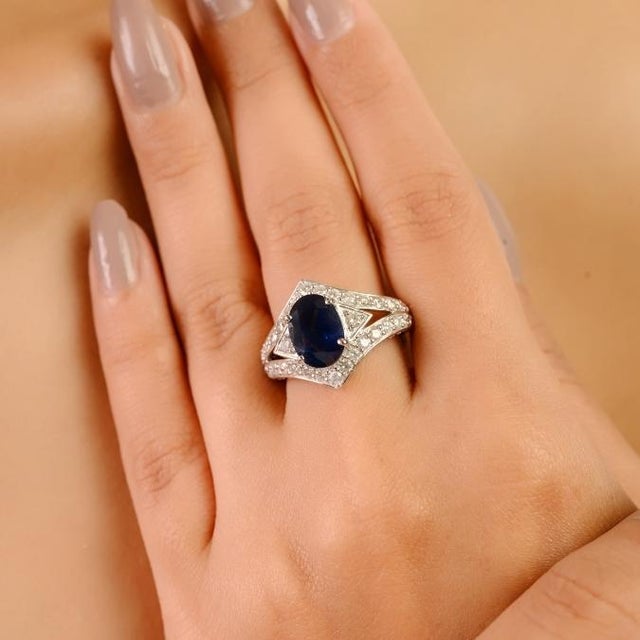 1920s Style 2.6 Ct Deep Blue Sapphire Art Deco Diamond Ring Size 6.5 in 14k White Gold For Sale In New York - Image 6 of 16