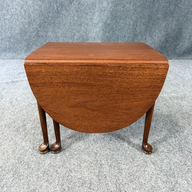 Late 20th Century Norris Reproduction Diminutive Solid Mahogany Gate Leg Table For Sale In Raleigh - Image 6 of 17