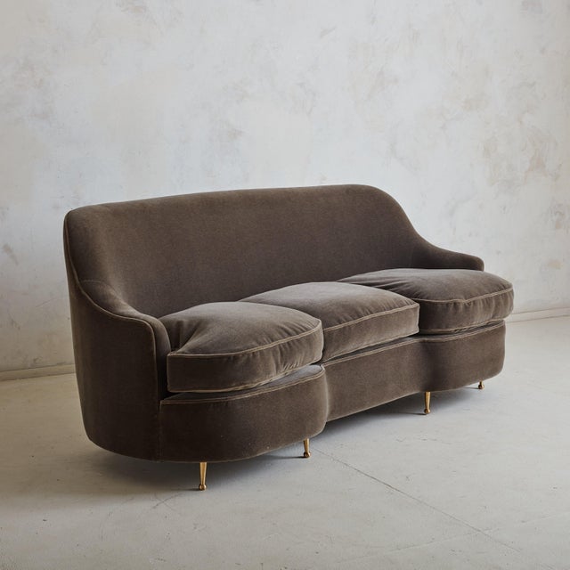 1950s Curved 3-Seat Sofa in Chestnut Mohair, Italy 1950s For Sale - Image 5 of 11