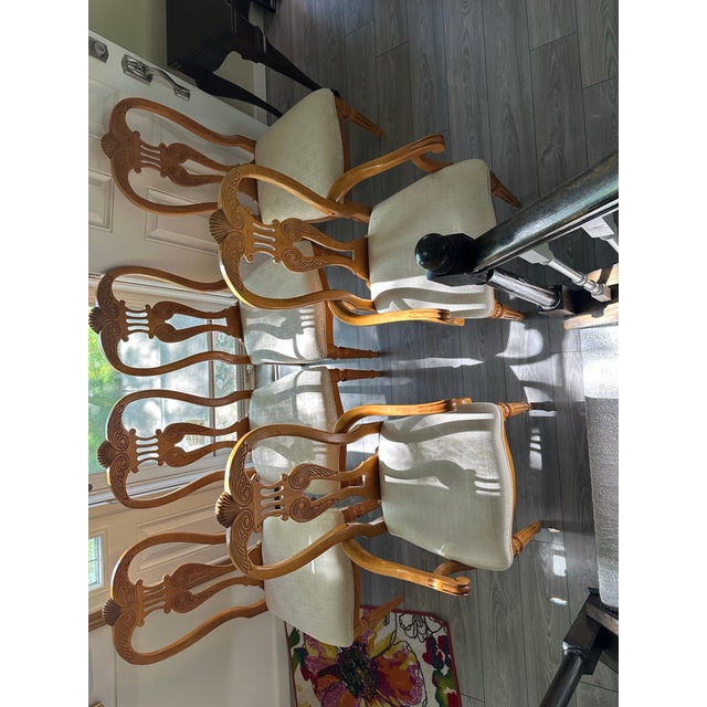 For sale is a complete, beautiful set of 6 vintage Queen Anne style dining room chairs manufactured by Universal Furniture...